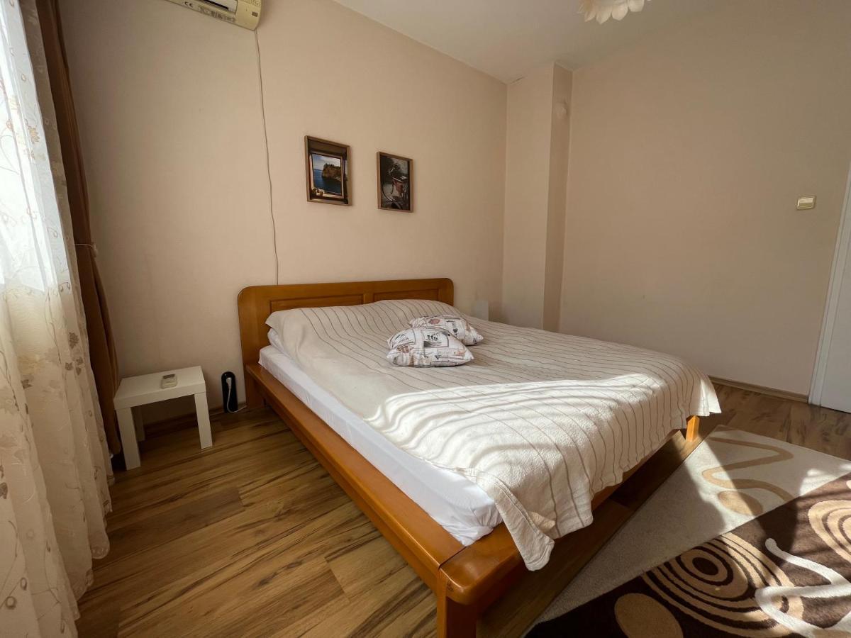 Apartment Acacia Varna Esterno foto